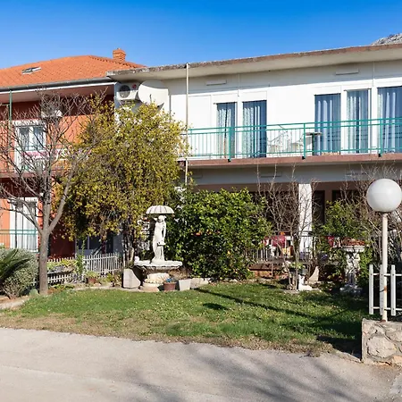 Πανσιόν Tinka, No 5 Starigrad Paklenica
