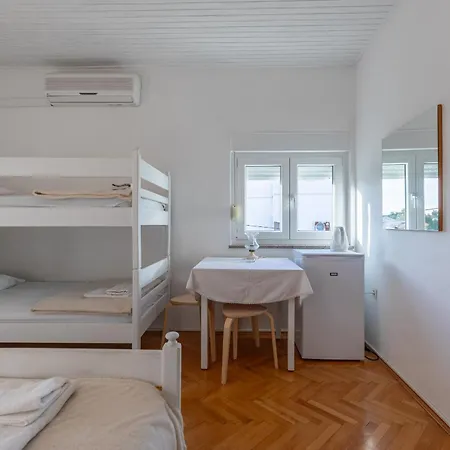 Tinka, No 5 Pensionat Starigrad Paklenica