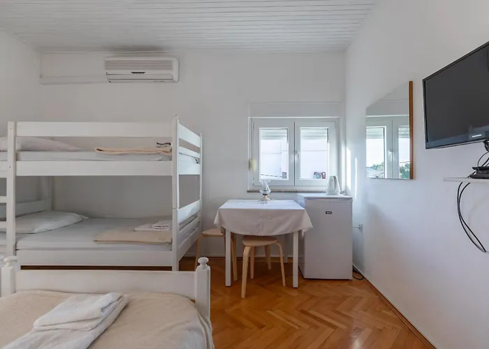 Tinka, No 5 Pensionat Starigrad Paklenica