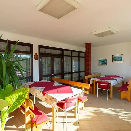 Tinka, No 5 Apartment *