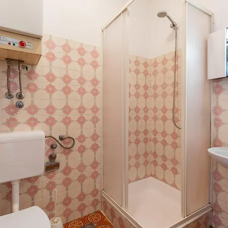 Tinka, No 5 3* Starigrad Paklenica