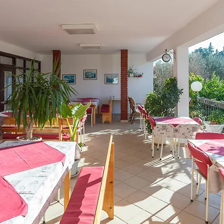 Tinka, No 5 3* Starigrad Paklenica