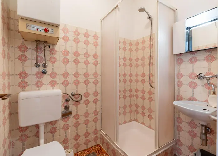 Tinka, No 5 3* Starigrad Paklenica